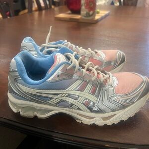 Stylish Women's Sneakers in Pink and Silver